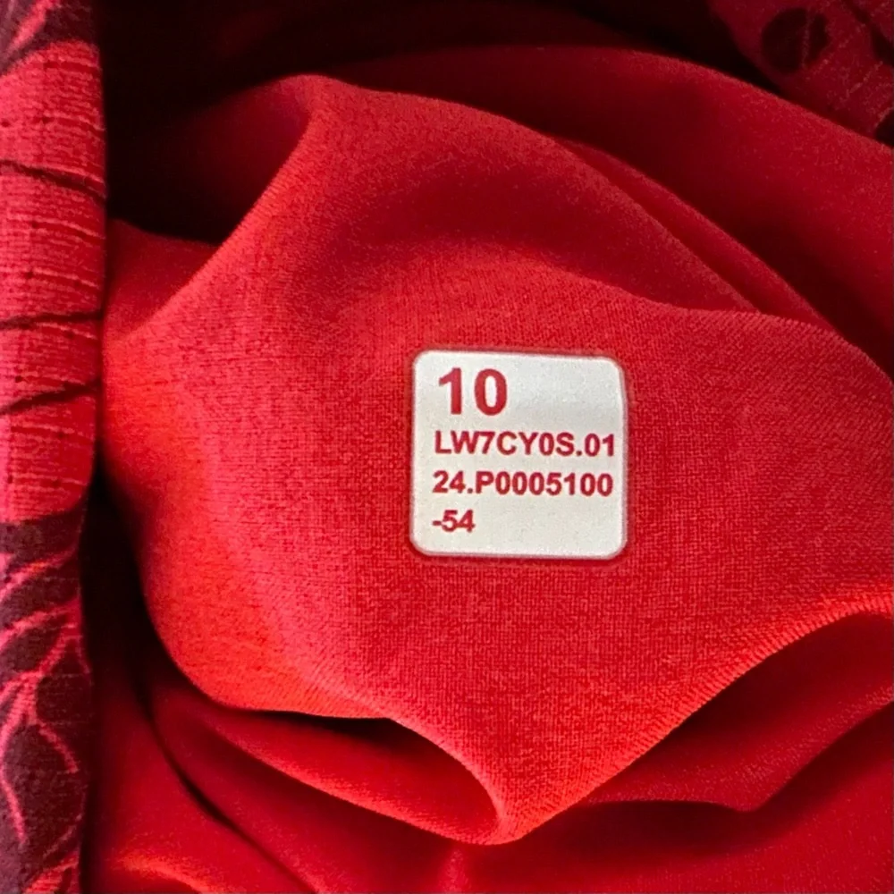 SOLD - Lululemon Team Canada WovenAir HR  Short 6" Sz 10 Spicy Dark Sport Red - Picture 8 of 8